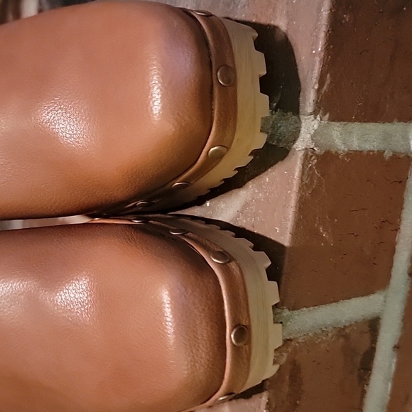 🎯Time & Tru | Faux Leather Platform Clogs - Picture 4 of 12